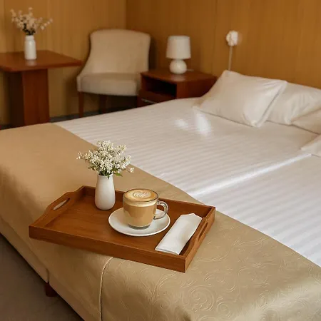Hotel Plaza 3*