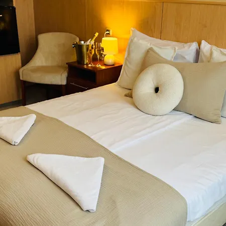 Plaza Hotel 3*