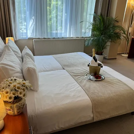 Hotel Plaza 3*